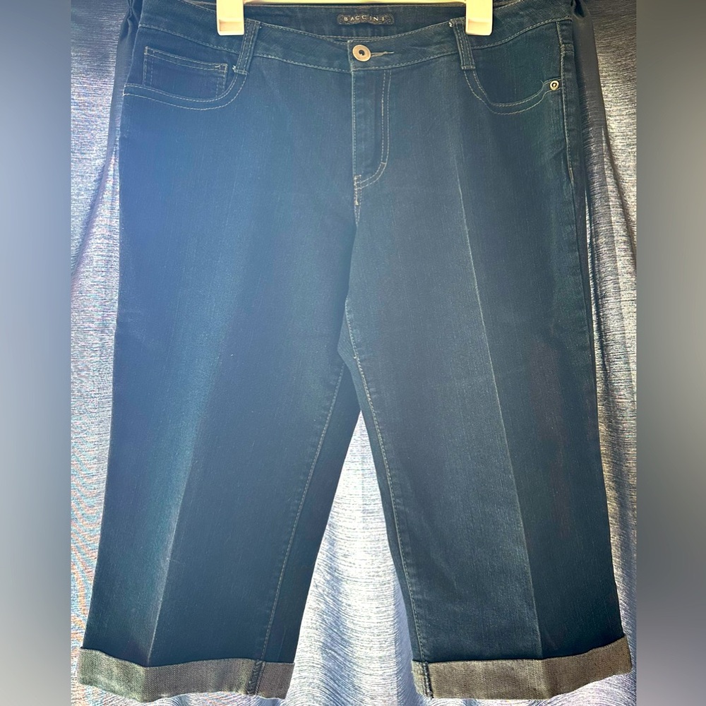 EUC Baccini capris size 12 jeans with studded and bling back pockets